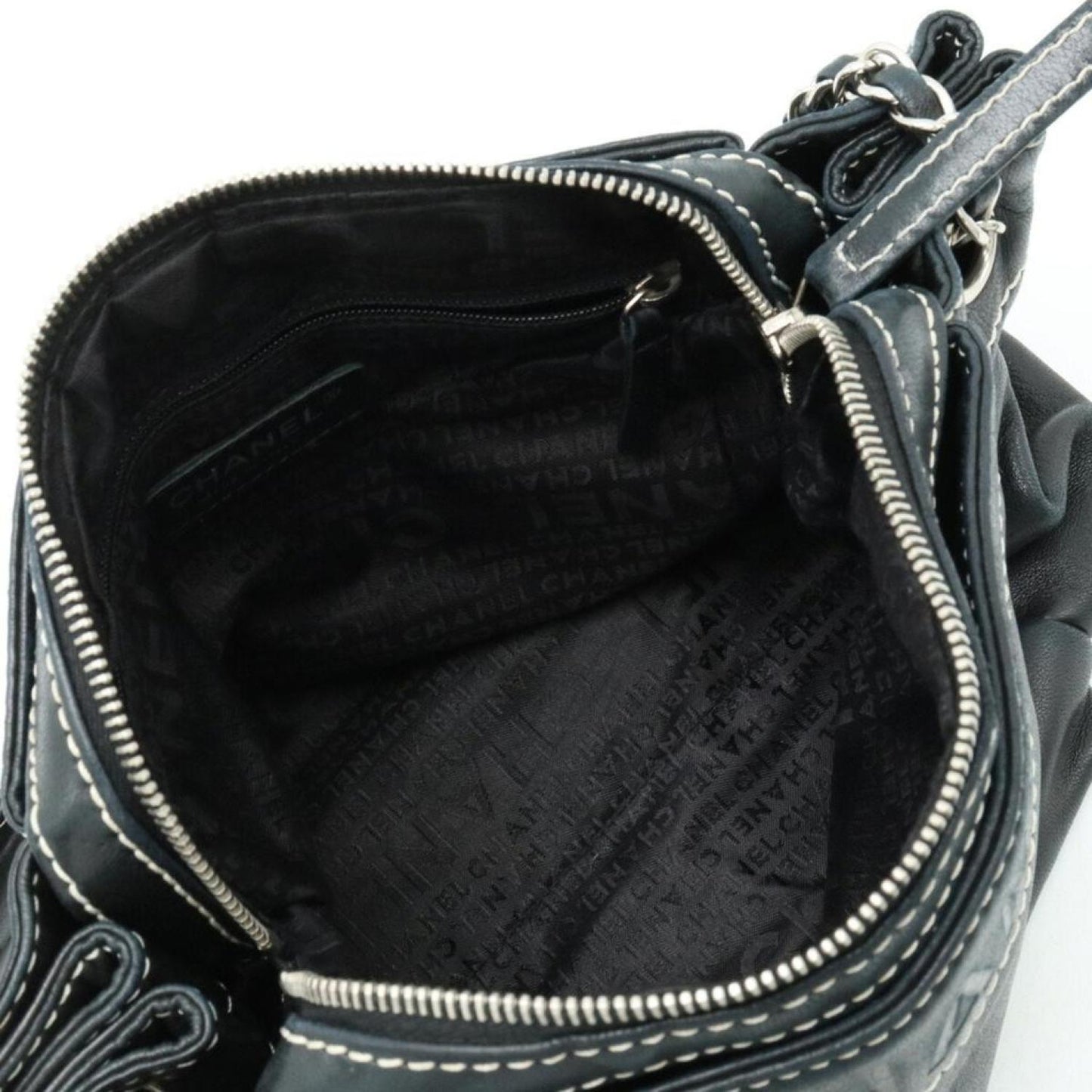 Chanel -  Leather Shoulder Bag (Pre-Owned)