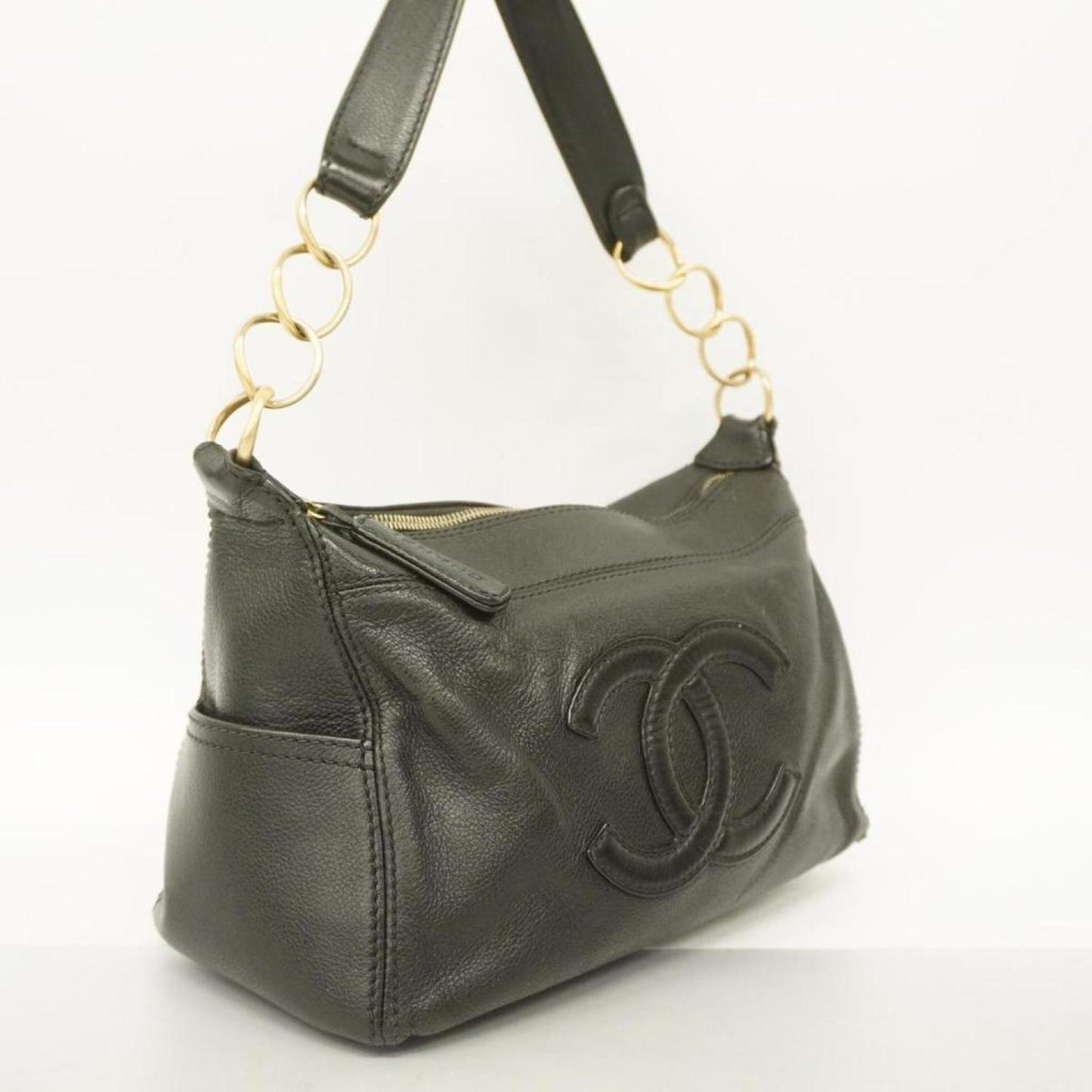 Chanel  Leather Shoulder Bag (Pre-Owned)