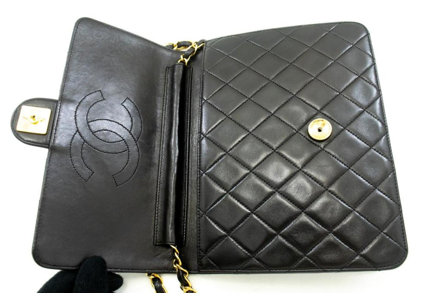 Chanel Flap Bag  Leather Shoulder Bag (Pre-Owned)