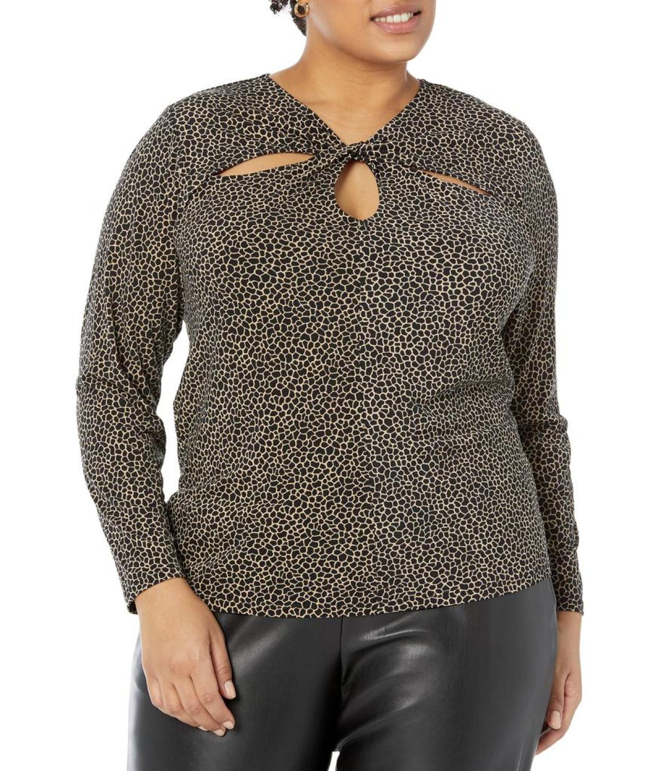 Plus Size Giraffe Twist Keyhole Top