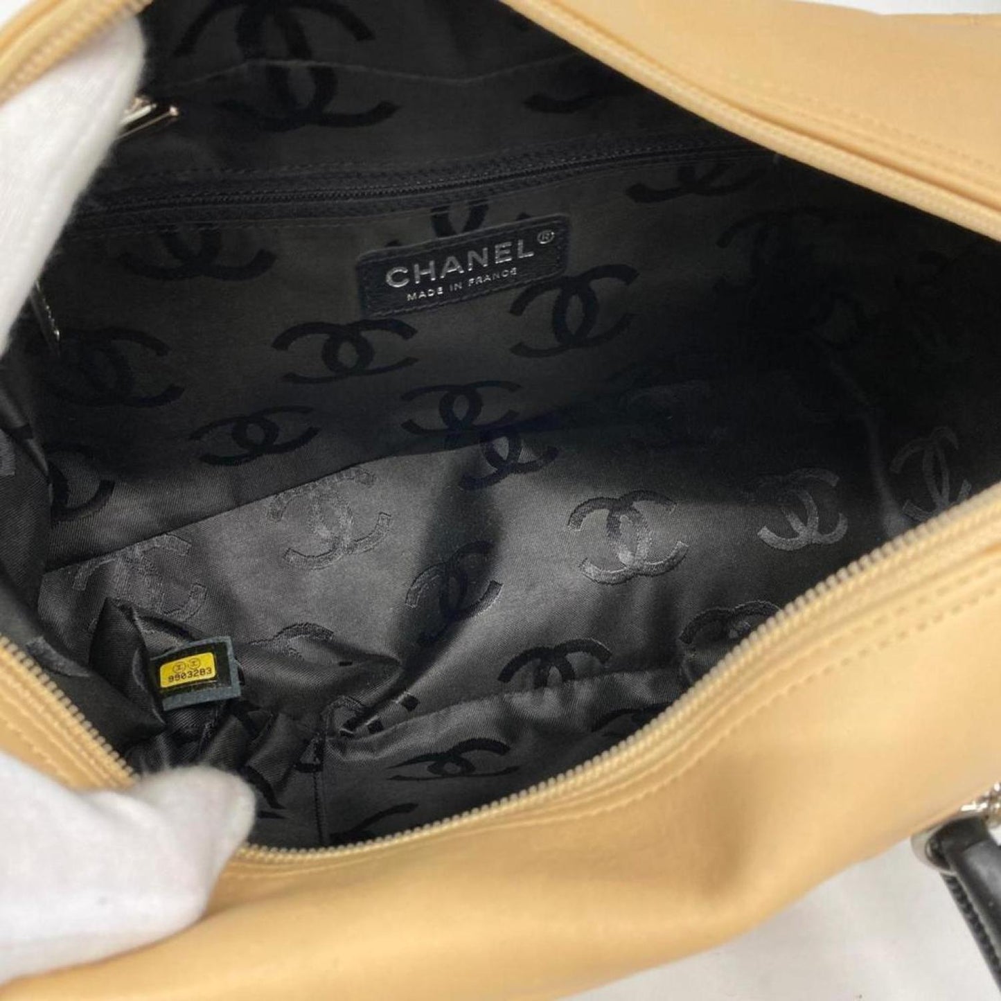 Chanel  Leather Shoulder Bag (Pre-Owned)