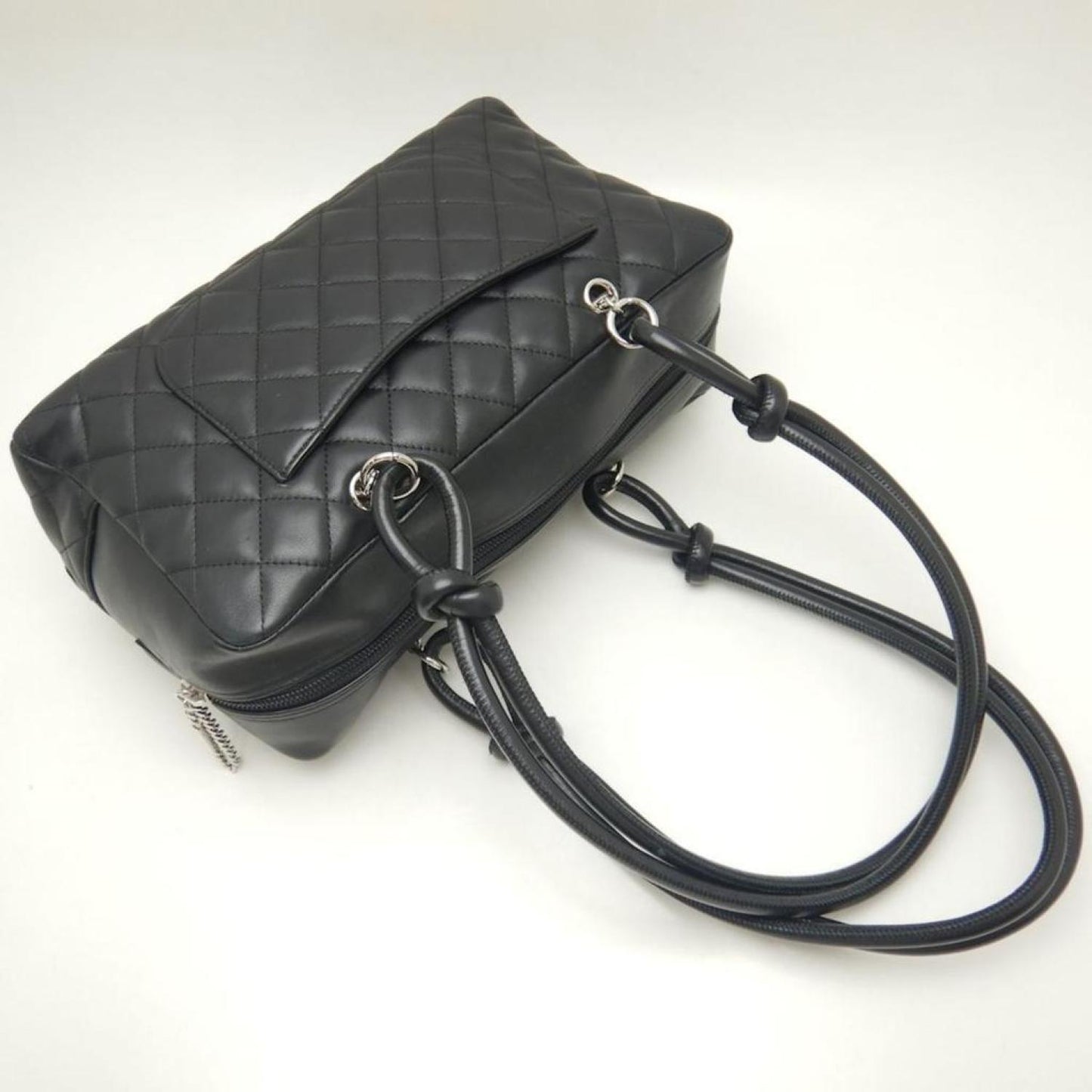 Chanel  Leather Shoulder Bag (Pre-Owned)