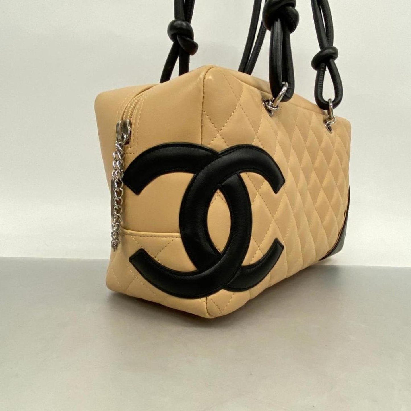 Chanel  Leather Shoulder Bag (Pre-Owned)