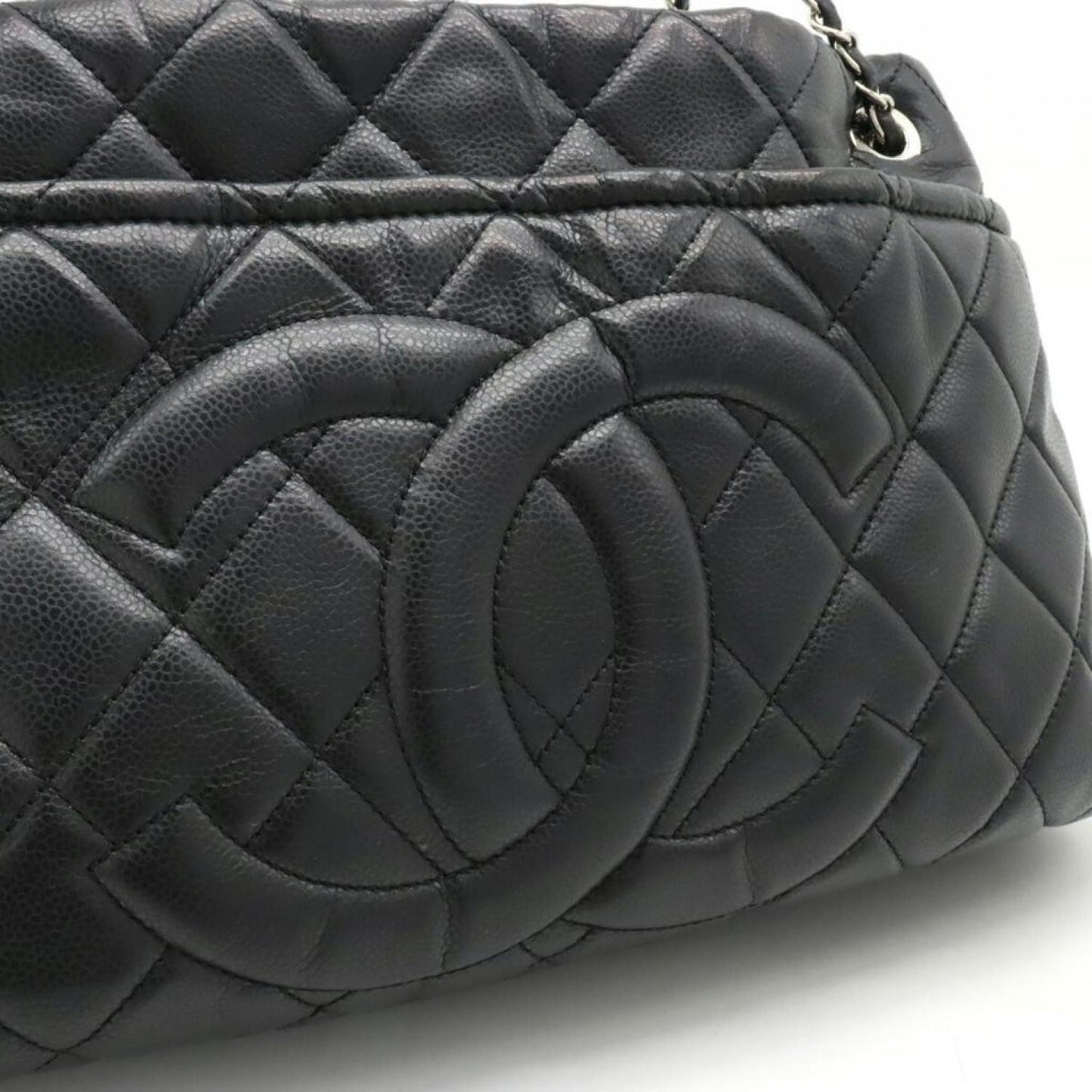 Chanel Logo Cc  Leather Shoulder Bag (Pre-Owned)