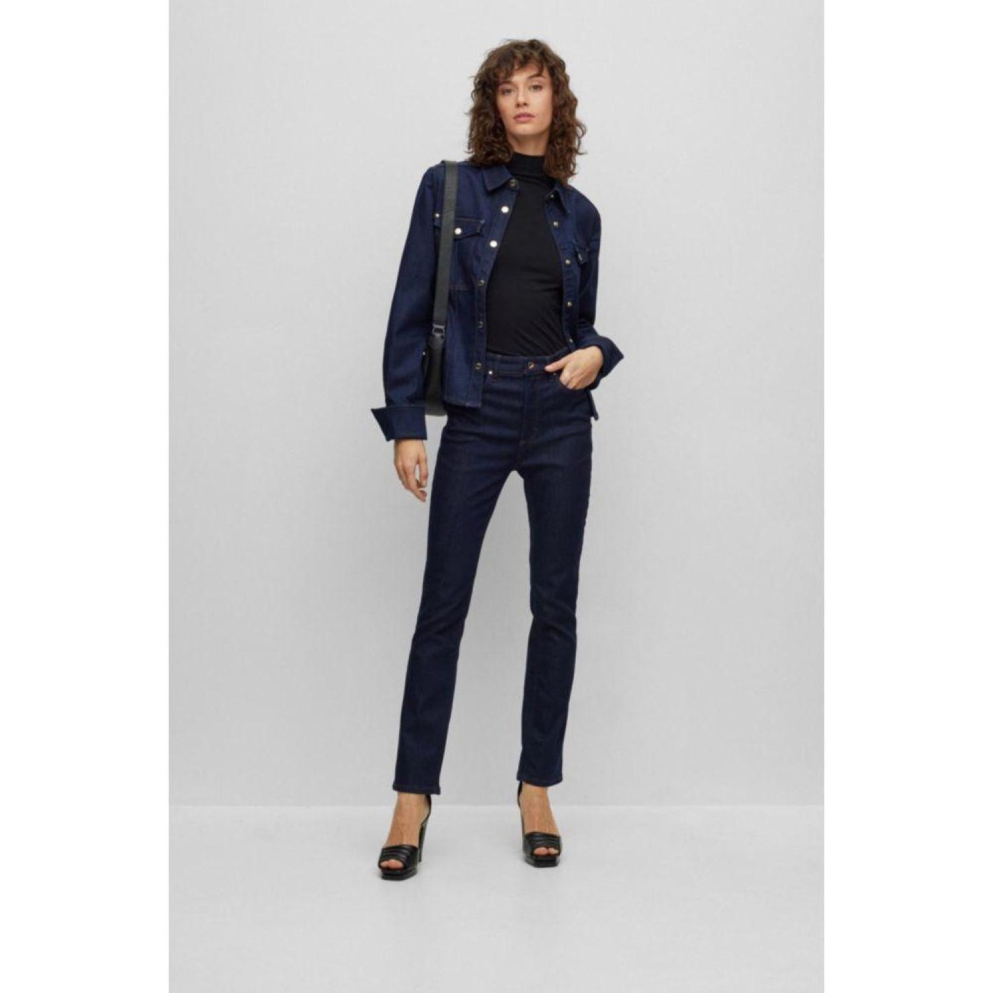 High-waisted jeans in blue super-stretch denim