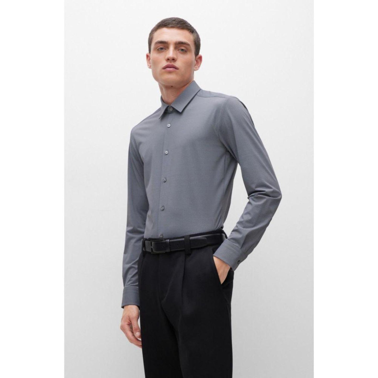 Slim-fit shirt in micro-patterned performance-stretch jacquard