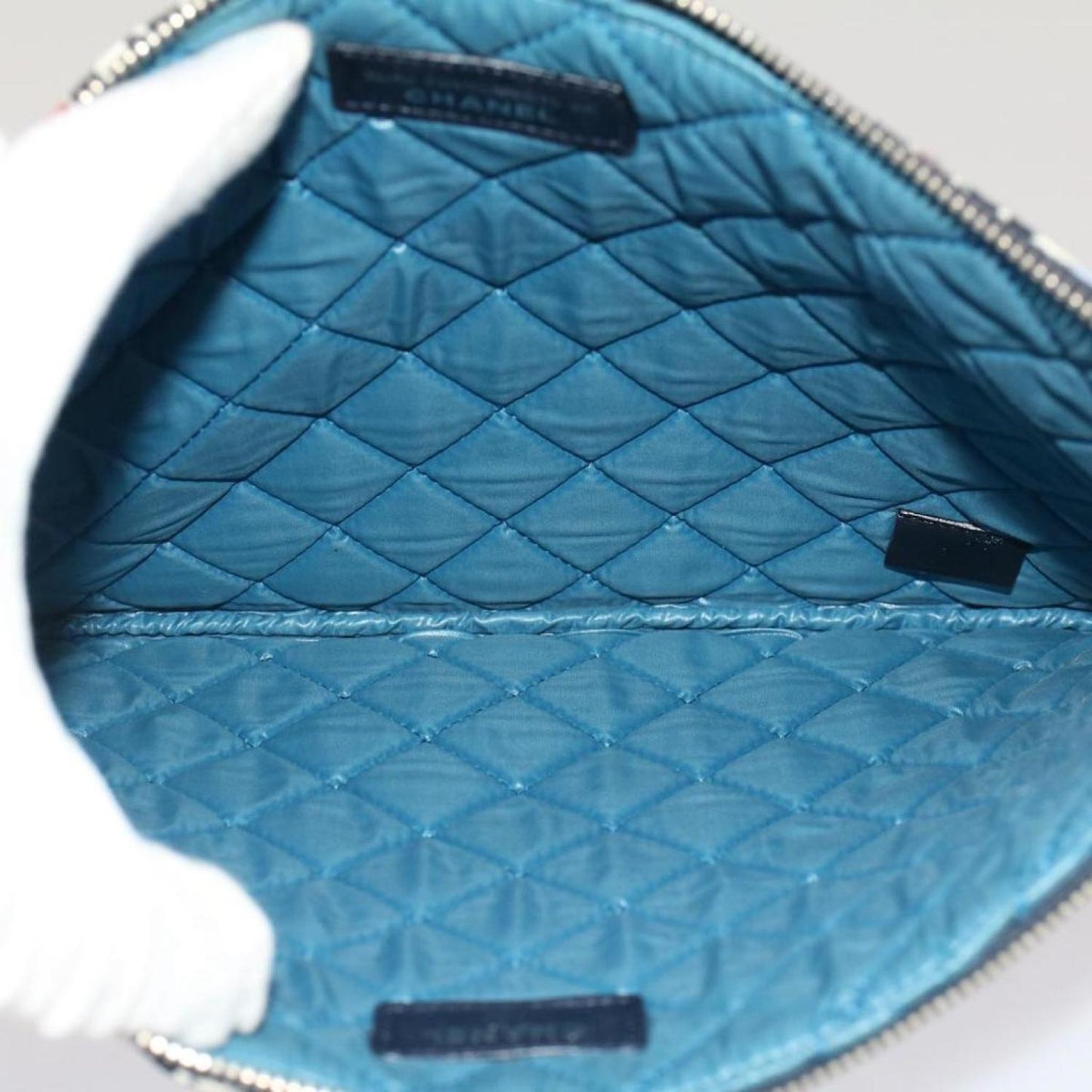 Chanel Matelassé  Synthetic Clutch Bag (Pre-Owned)