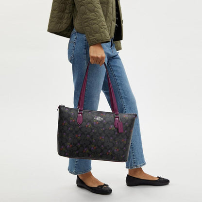 Coach Outlet Gallery Tote In Signature Canvas With Country Floral Print