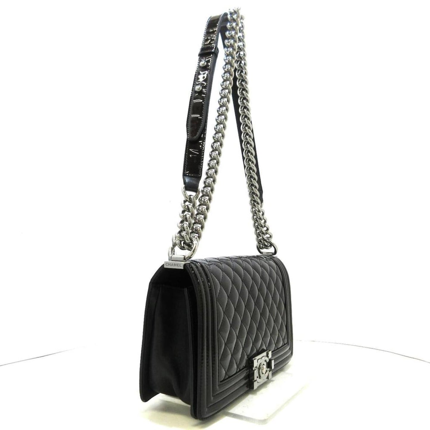 Chanel Boy  Leather Shoulder Bag (Pre-Owned)