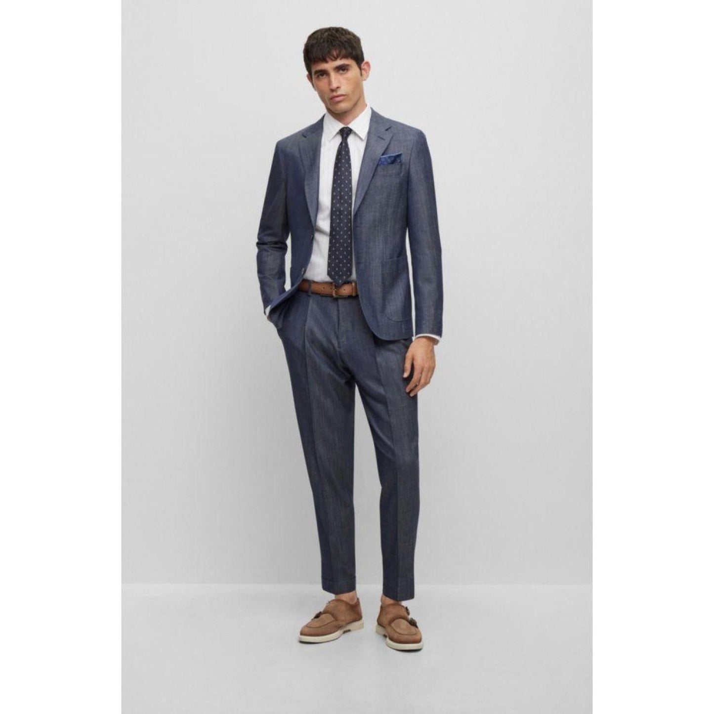 Slim-fit suit in stretch wool with silk and linen