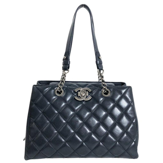 Chanel Boy Leather Shoulder Bag (Pre-Owned)