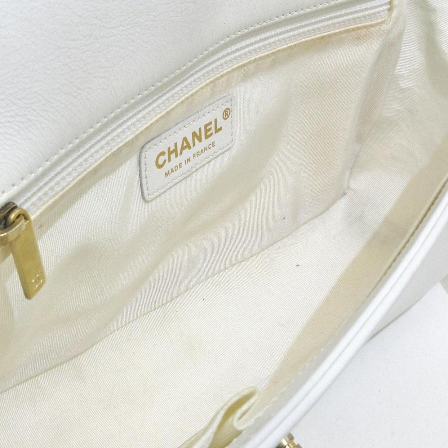 Chanel Boy  Leather Shoulder Bag (Pre-Owned)