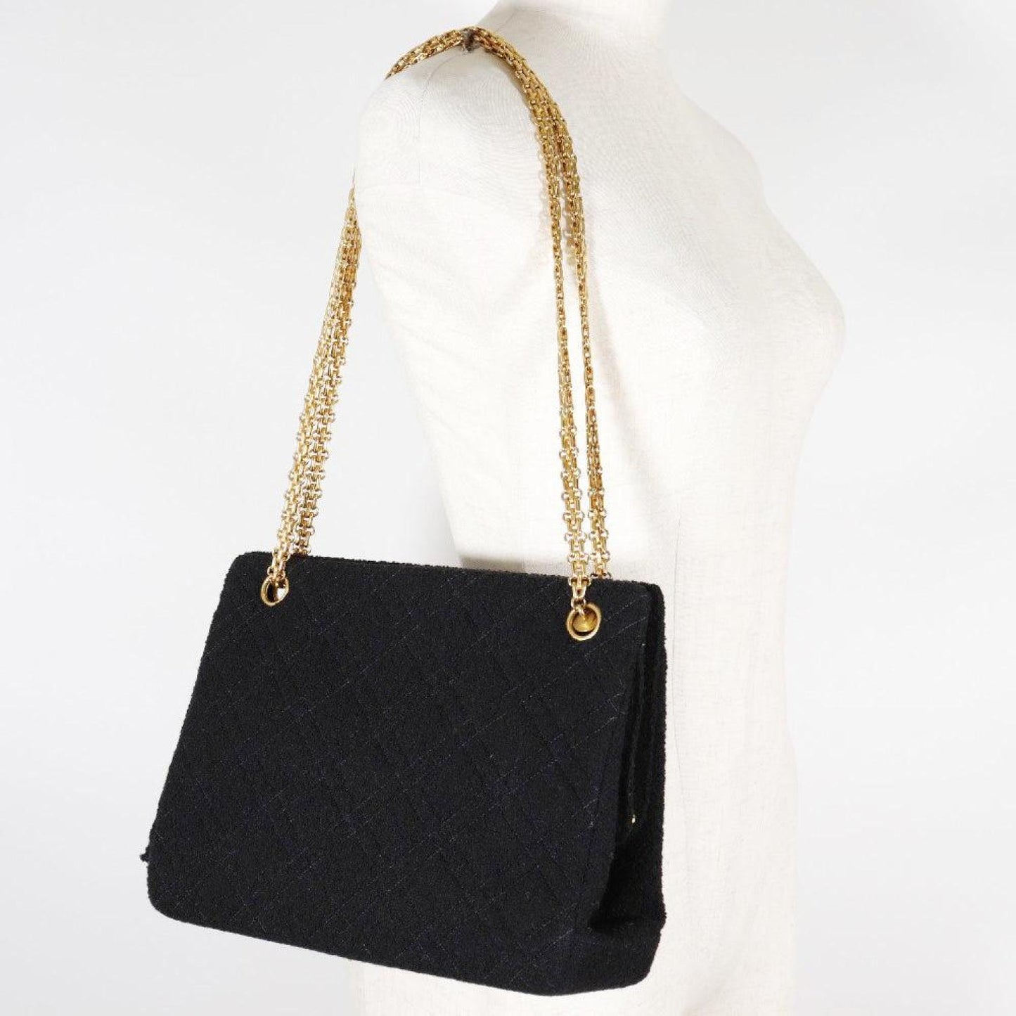 Chanel Matelassé Tweed Shoulder Bag (Pre-Owned)