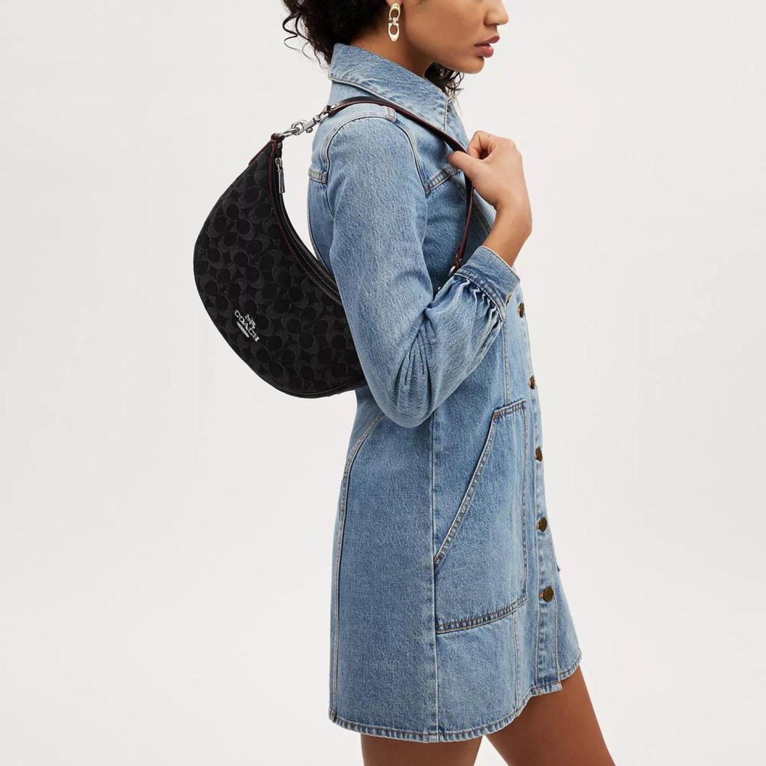 Exploring the Coach Outlet Denim Bag: A Comprehensive Guide